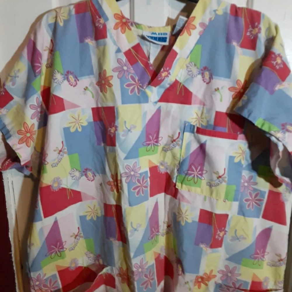 Scrub top - Picture 12 of 12